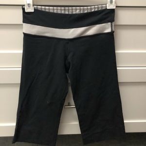 LULULEMON CROPPED YOGA PANTS!!
